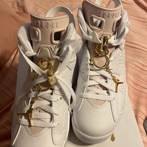 Jordan Retro 6 women’s 6.5 pink and white